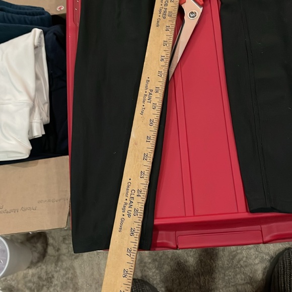 Nike black leggings. Size Med 🎅🏽🎅🏽🎅🏽🎁🎁🎁🎄🎄🎄 - Picture 3 of 6